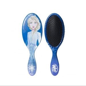 New! Disney Frozen WetBrush with Elsa